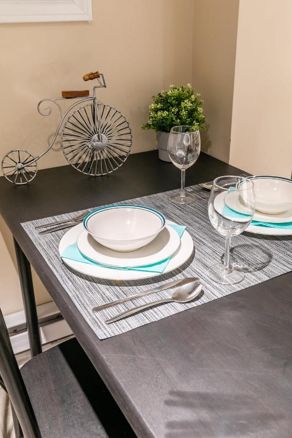 Newly Renovated - Cozy 1Br Apt With Netflix - Prime Location Toronto Exterior foto